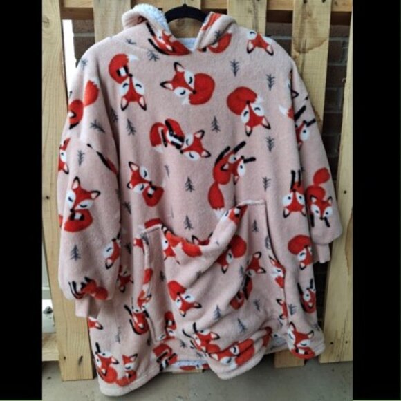Cabin Fever Super Cozy Wearable Blanket Hoodie, Fox & Tree Print, Size S/M - Picture 1 of 6